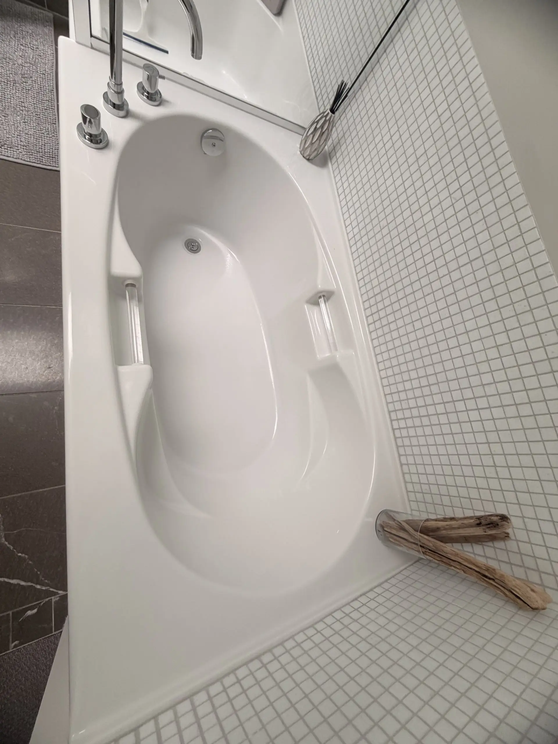 Bathtub and wall tiles scrubbed clean during a deep cleaning